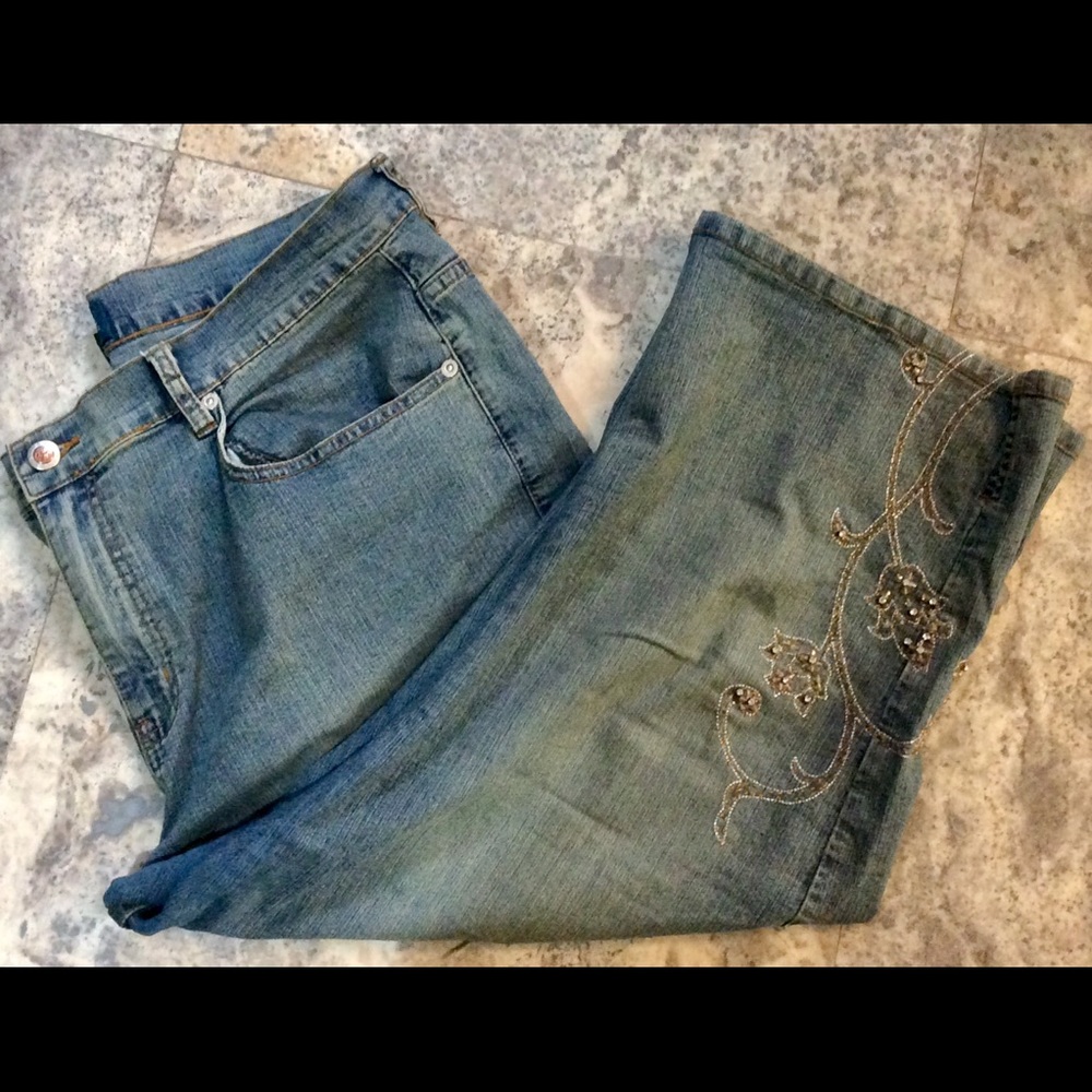 Avenue Blues Beaded Capri Jeans, size 16